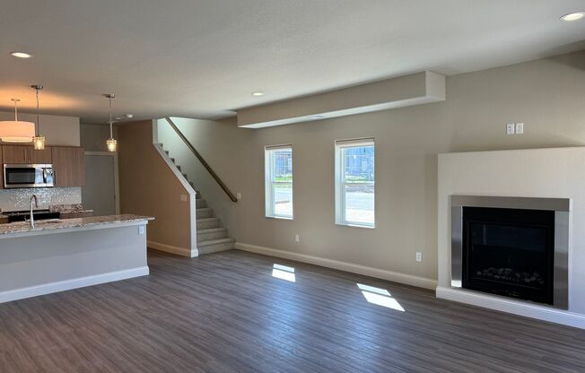 3 beds, 2.5 baths, 1,964 sqft, $3,200, Unit 6200-1