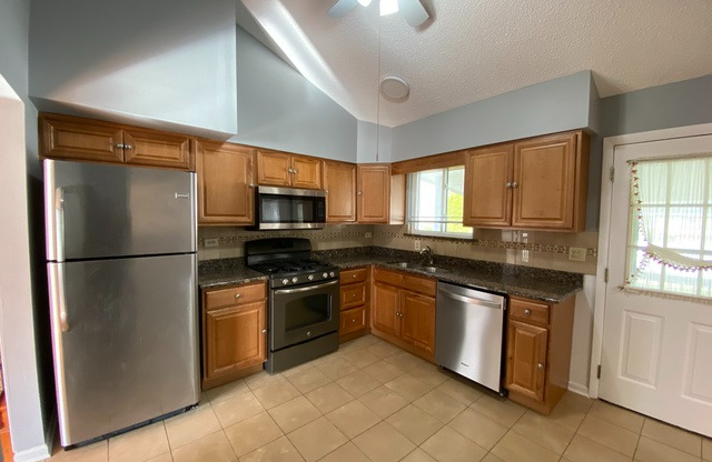 1403 N SAUK LN