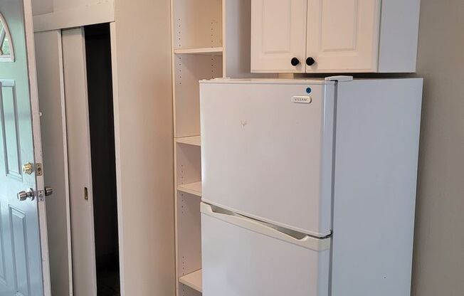 Studio, 1 bath, $825, Unit 209