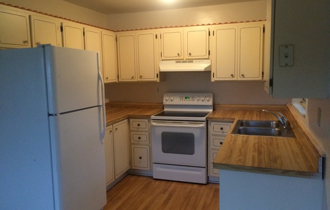 3 beds, 2 baths, $1,650