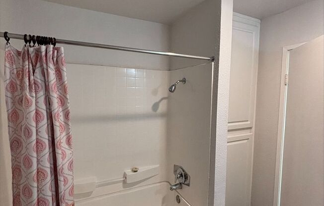 1 bed, 1 bath, 750 sqft, $2,340, Unit 1611