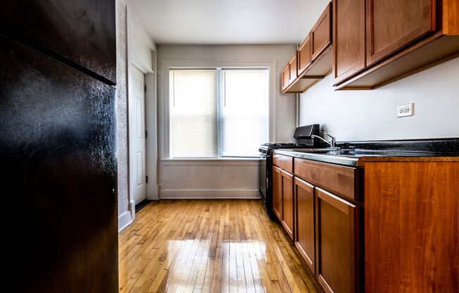 8057 S Laflin