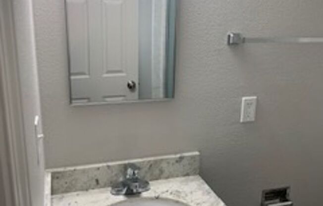2 beds, 1 bath, 530 sqft, $2,695, Unit 032