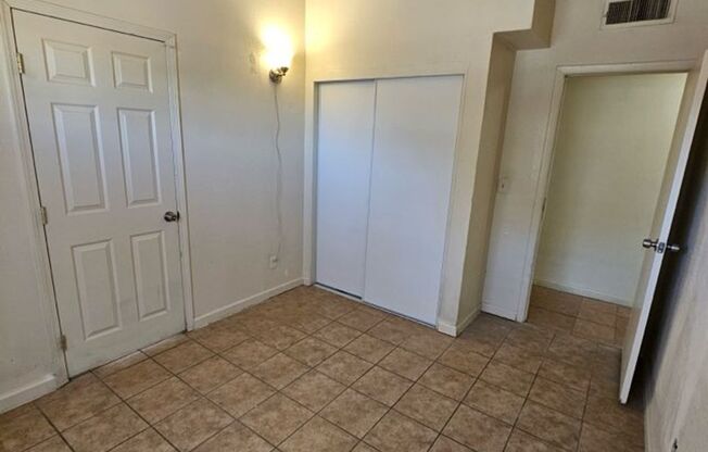 4 Bedroom Close To Las Vegas Blvd. & North Pecos