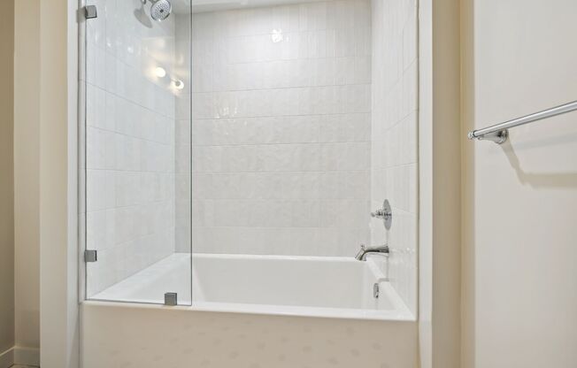 Studio, 1 bath, 675 sqft, $2,400, Unit 611