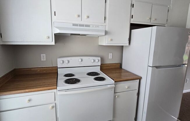 526 Mill Cove Court ~ Waters Edge ~ TWO WEEKS FREE