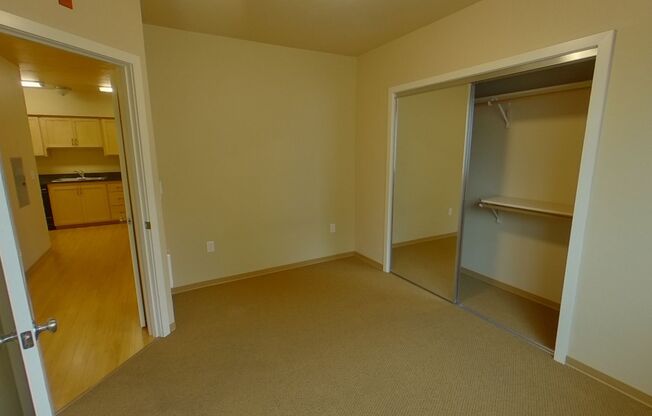 3 beds, 1.5 baths, 848 sqft, $2,400, Unit 204