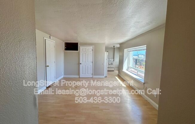 772 SW BROADWAY DR
