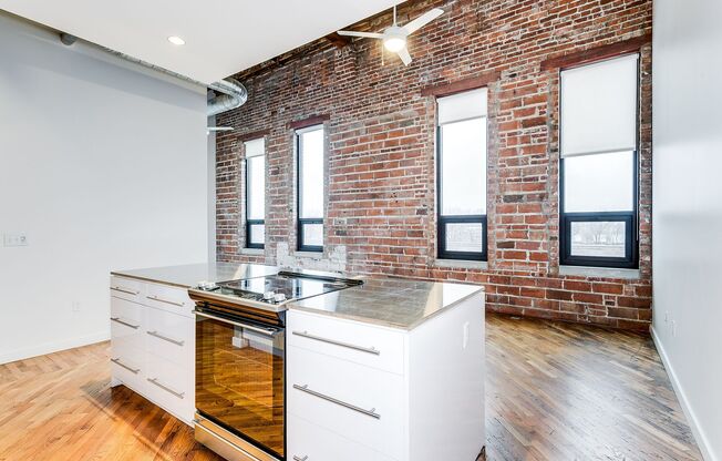 1 bed, 1 bath, 624 sqft, $995, Unit Loft S