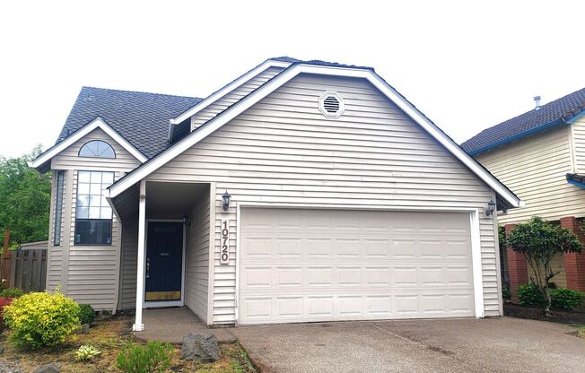 Two Level House in Summer Lake Neighborhood
