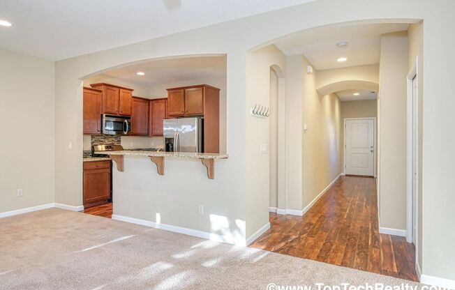 Lovely Home In A Excellent Location! 4 Bedrm 2.5 Bath **PET FRIENDLY!**