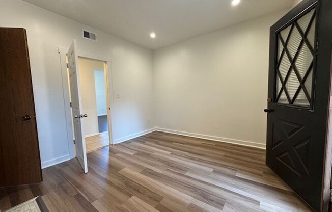 3 beds, 1 bath, 1,120 sqft, $2,250, Unit 732 S. Millvale Ave. #B6