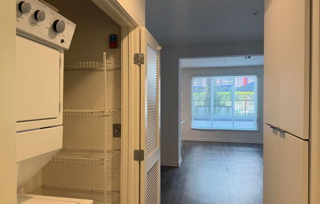 Studio, 1 bath, 638 sqft, $2,475, Unit 218