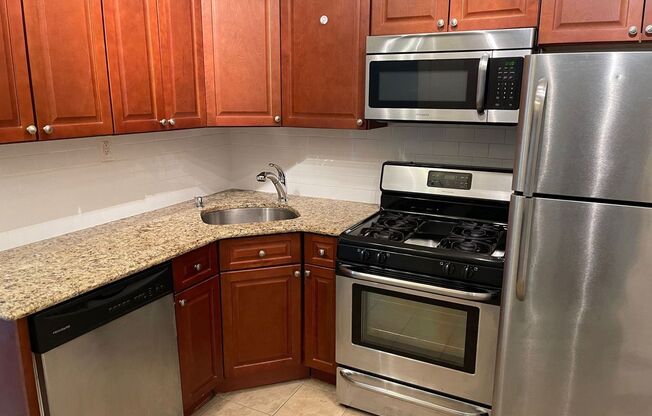 1 bed, 1 bath, $1,750, Unit B10