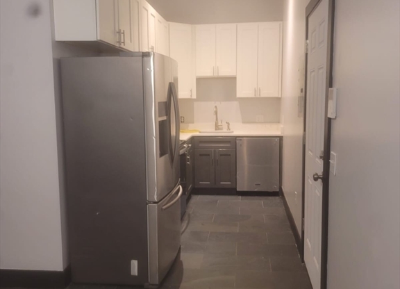 2 beds, 1 bath, $1,800, Unit 103