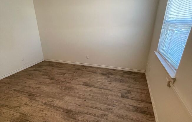 1 bed, 1 bath, 615 sqft, $650, Unit 32