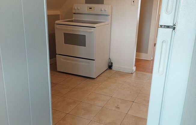 1 bed, 1 bath, $500, Unit C