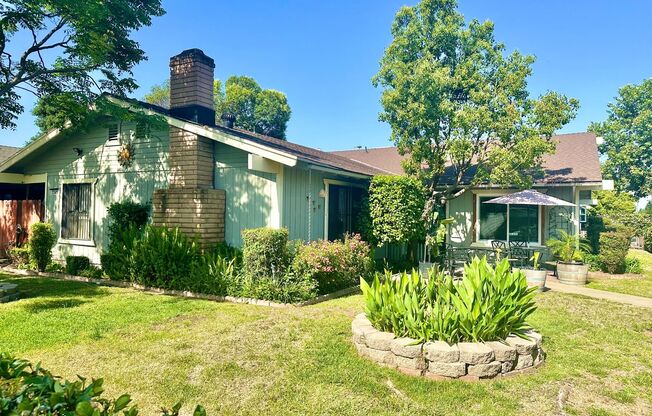 2345 N Vagedes Ave