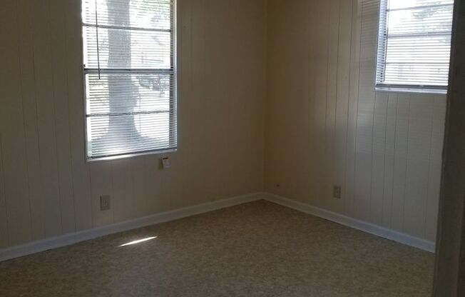 2 beds, 1 bath, $750