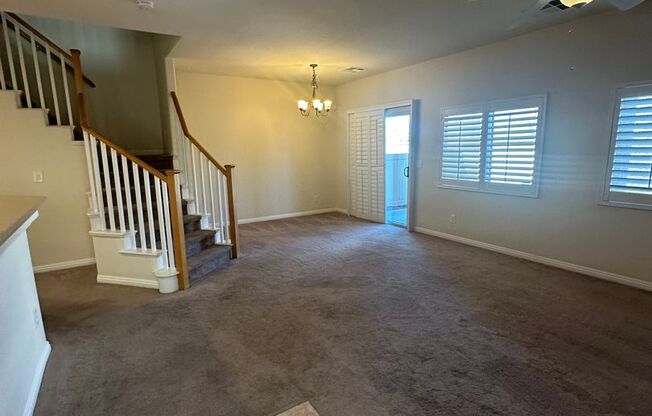 *$500 OFF FIRST MONTHS RENT* SPACIOUS 3 BEDROOM, 2.5 BATHROOM, 2 CAR GARAGE TOWNHOME LOCATED IN ARLINGTON RANCH OFF OF BLUE DIAMOND!!!