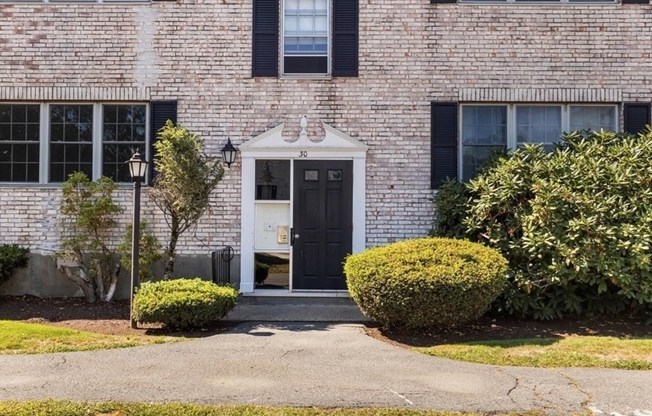 30 Lake Shore Ct Apt 3