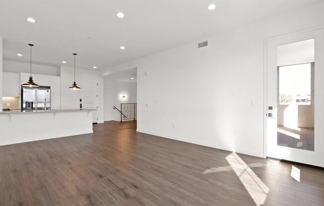1 bed, 2 baths, 748 sqft, $5,100, Unit #101