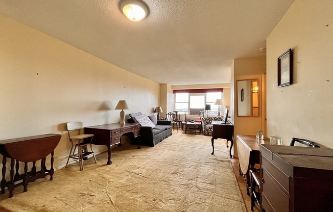 1 bed, 1 bath, 605 sqft, $3,500, Unit 23L