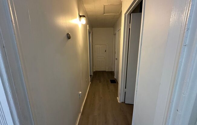 Studio, 1 bath, $595, Unit Upper