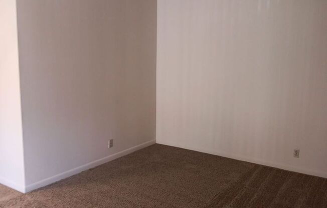 1 bed, 1 bath, 800 sqft, $970, Unit F04 Manor