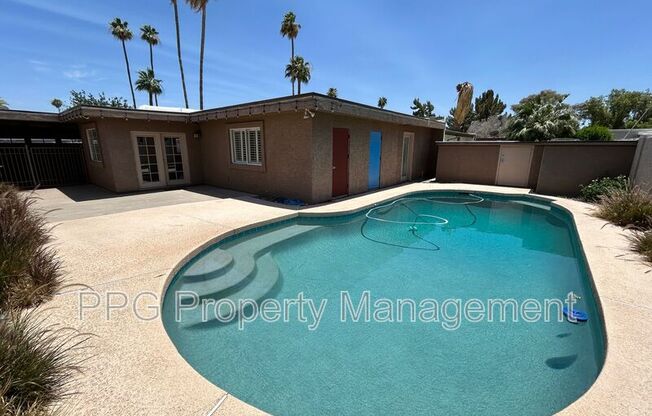 248 LAGUNA DR E