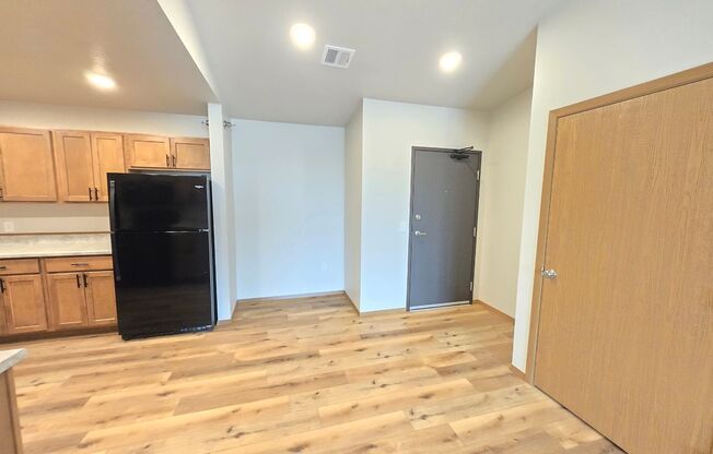 2 beds, 1 bath, 1,006 sqft, $1,230, Unit 3500 303