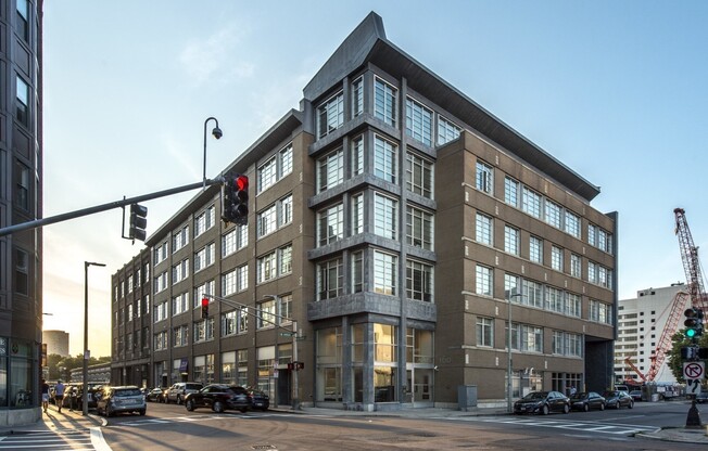 3 beds, 2 baths, 1,385 sqft, $5,000, Unit 501