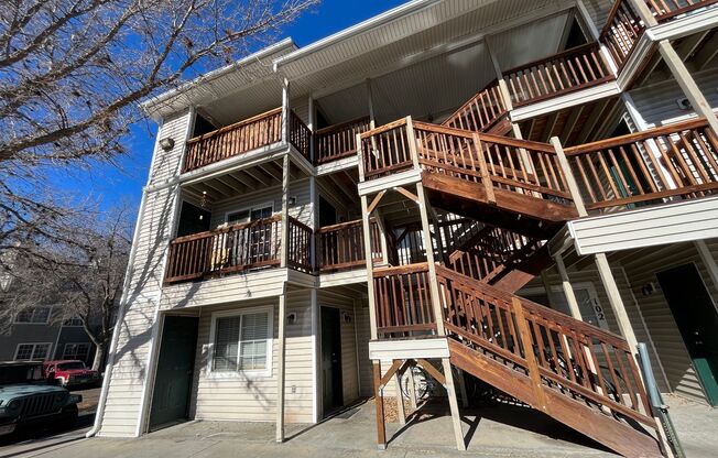 Great Condo Near Campus West