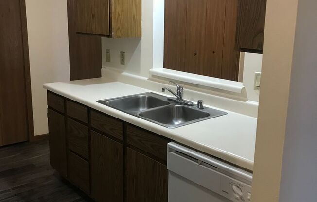 3 beds, 1 bath, 1,040 sqft, $1,695, Unit 3172-301