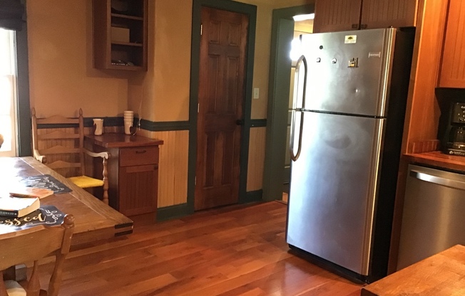 4 BR 2 BA house in downtown Lexington including utilities