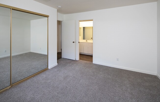 2 beds, 1 bath, 887 sqft, $2,480, Unit 60