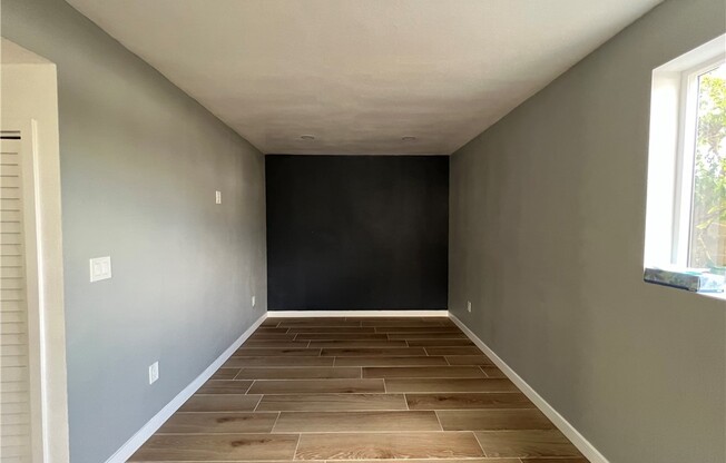 1561 W 38 PL