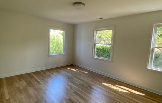 Remodeled Seattle Home on a corner lot, Available 2/1.