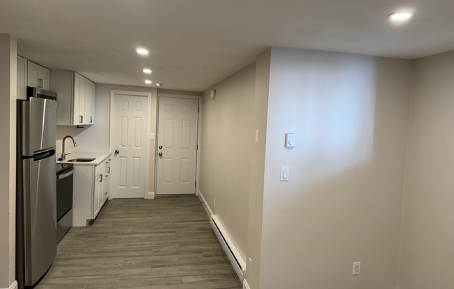 1 bed, 1 bath, 600 sqft, $2,100, Unit 4