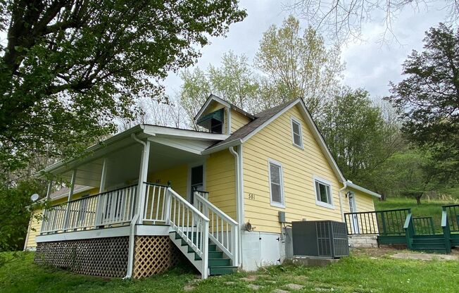 Spacious 3 Bedrooms Located in Hermitage / Private Wooded Backyard / Covered Front Porch / Stainless Steel Appliances