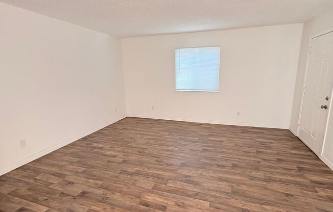 2 WEEKS FREE RENT November Special Comfortable place - 2 bedroom 2 bath duplex