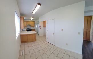 2 beds, 1 bath, $925