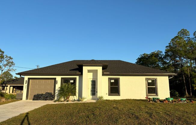 Single family for rent in Lehigh Acres. 3bed/2baths. NEW CONSTRUCTION. Rapid approval. No utilities included.