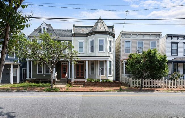 Huge 5 Bedroom House Next to VCU With Off Street Parking!
