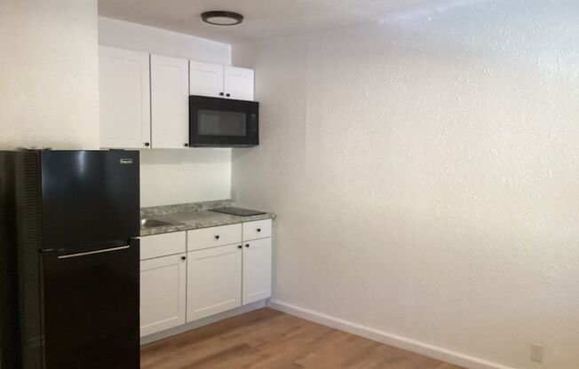 Studio, 1 bath, $1,095, Unit Unit 23