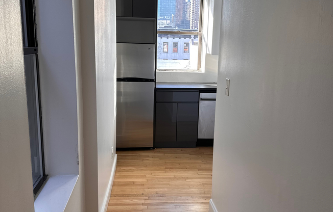 1 bed, 1 bath, $3,260, Unit 5RE