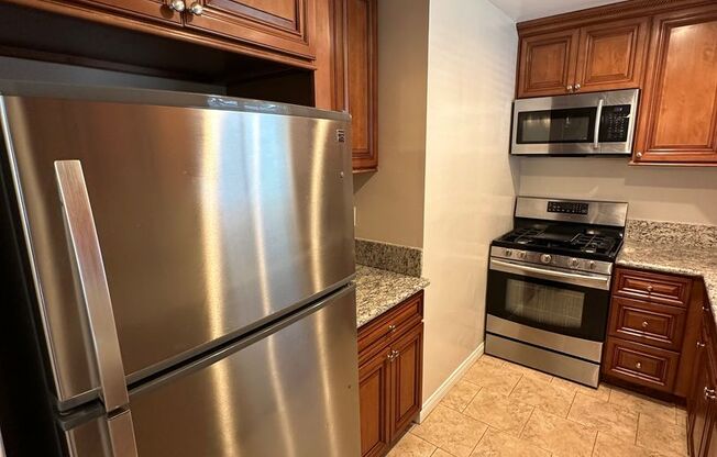 1 bed, 1 bath, 740 sqft, $2,100