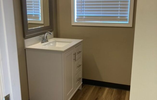 Studio, 1 bath, 450 sqft, $1,025, Unit 10-06