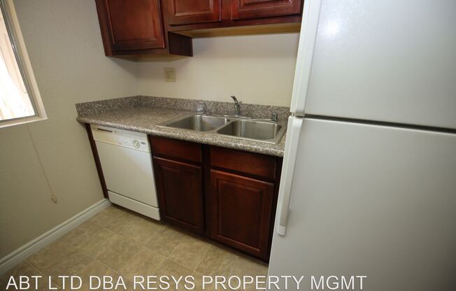 5081 RIVER GLEN DR #115