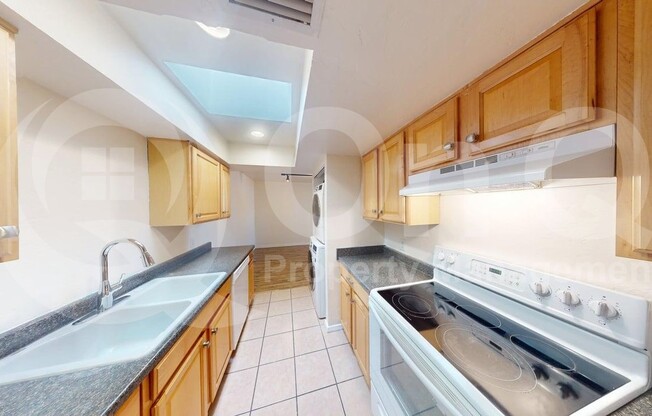 1 bed, 1 bath, 560 sqft, $949, Unit 232